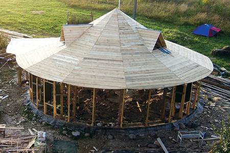 Строительство круглого дома - завершение крыши